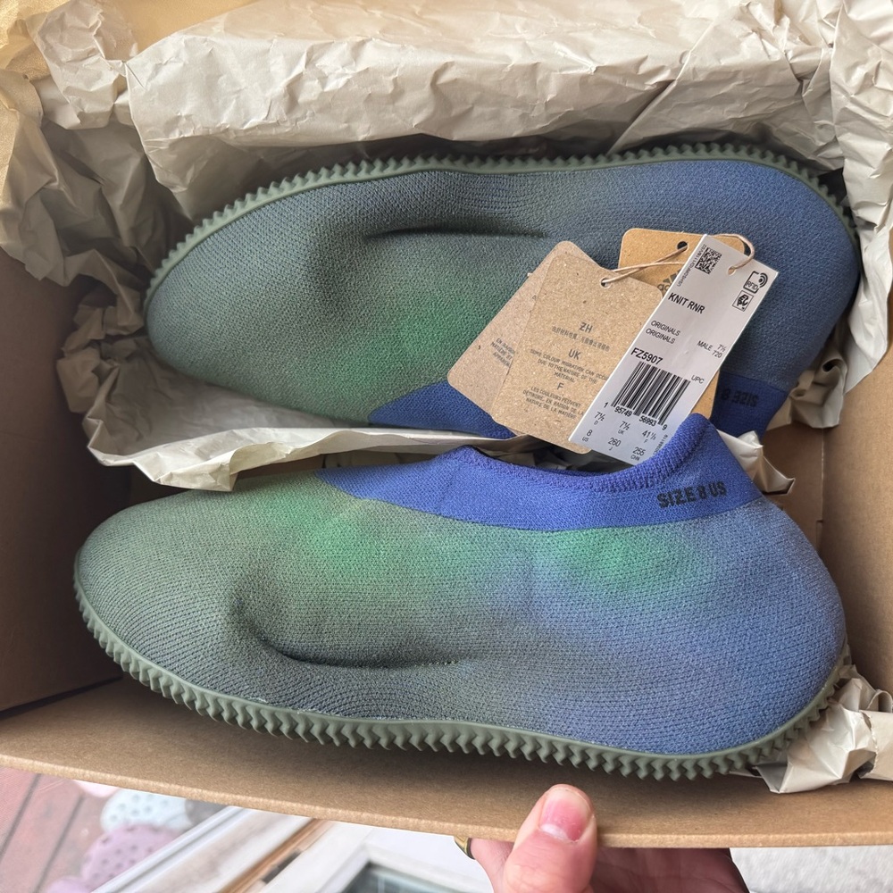 YEEZY KNIT RNR FADED AZURE - SIZE 8 MENS